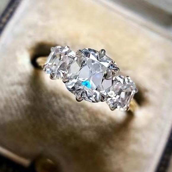 Shiny Beautiful Cubic Zirconia Diamond Ring Size 7 - Picture 3 of 3